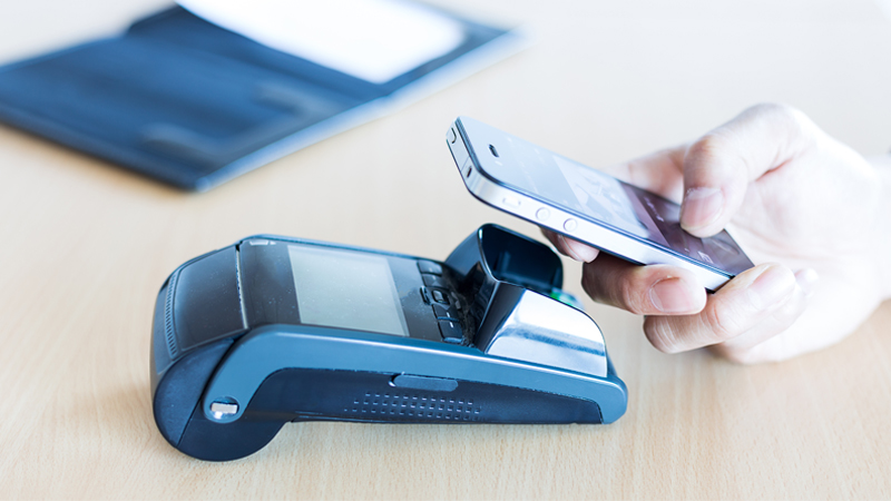 Pagamento attraverso smartphone con digital wallet